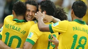 jogadores-do-brasil-comemoram-terceiro-gol-marcado-contra-a-espanha-e-o-segundo-de-fred-