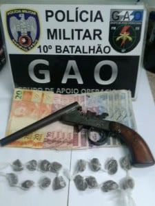 arma e droga na praia do morro