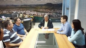 Prefeito de Guarapari assina contrato para construção do hospita. Divulgaçãol
