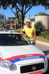O taxista Marcos da Costa pretende participar do novo edital para os táxis da cidade. Foto: João Thomazelli/Portal 27