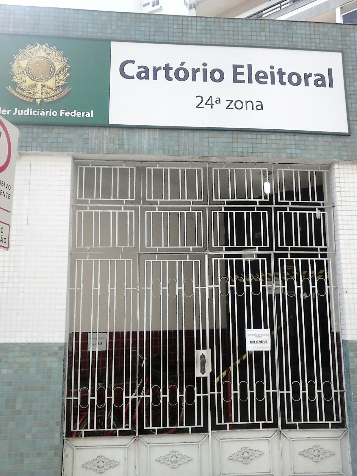 Estivemos em frente ao cartório de Guarapari e ele está fechado. Foto: João Thomazzelli.