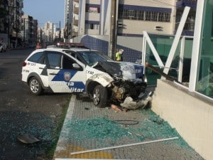 O acidente ocorreu na Praia do Morro. Os policiais não se feriram. Foto: João Thomazelli/Portal 27