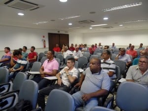 Cerca de 40 taxistas compareceram à reunião. foto: João Thomazelli/Portal 27