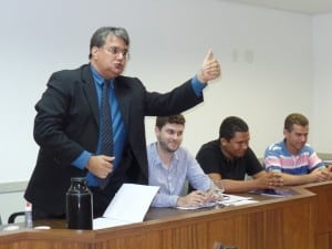 O promotor disse que não vai tolerar táxi sem taxímetro depois da licitação. Foto: João Thomazelli/Portal 27