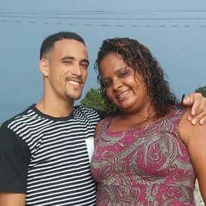 O casal foi morto com tiros de pistola .40.