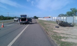 bandidos roubo carro acidente