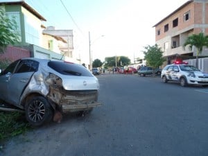 O Fiat Brava atingiu três veículos antes de parar. Foto: João Thomazelli/Portal 27