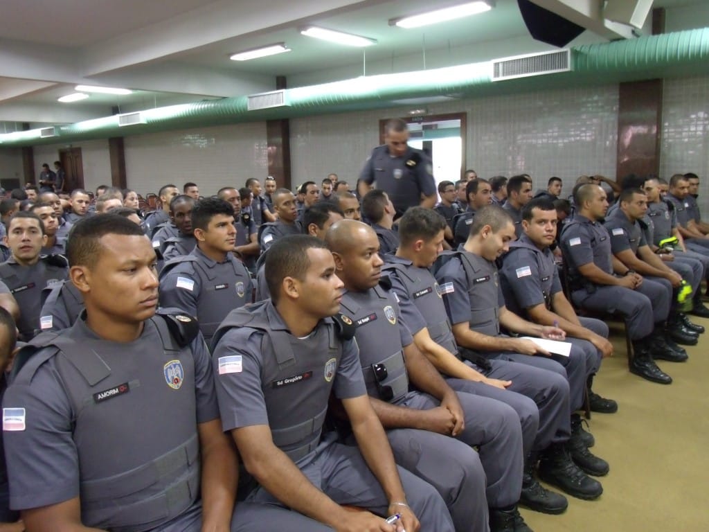 policiais. foto: João Thomazelli.