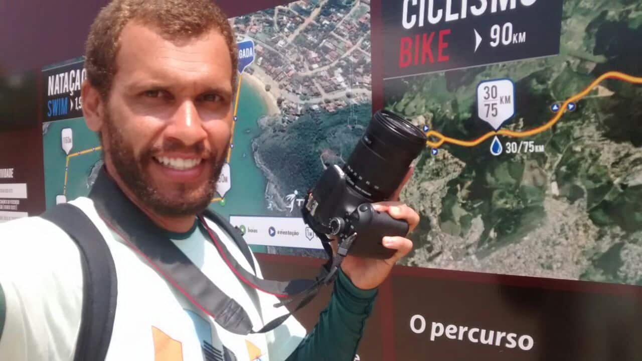 Tiago começou sua carreira ainda adolescente, como diretor de fotografia dos curtas que ele produzia.