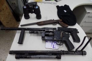 As armas estavam escondidas em vários locais da casa. foto: João Thomazelli/Portal 27