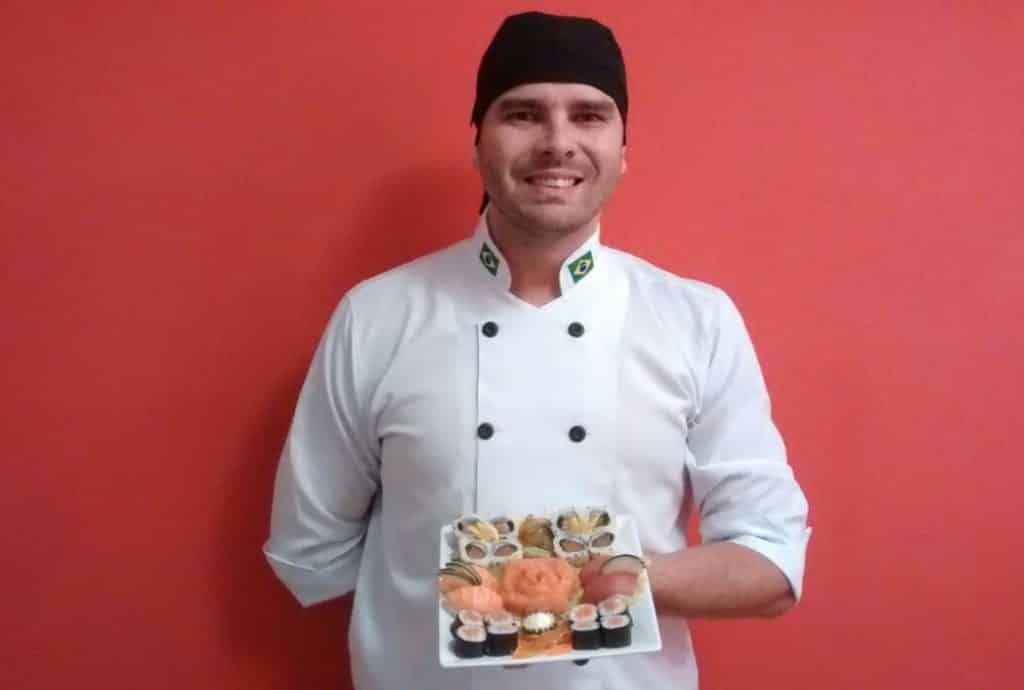 O sushiman Tiago Loureiro é o proprietário do Usuki. 