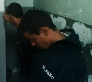 Os detidos foram identificados como: Felipe Melo Barcelo de 20 anos (Canto esquerdo) e Michael Rodrigues Coutinho também de 20 anos (canto direito da foto).