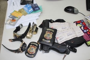 na casa de André, a polícia encontrou documentos falsos e cheques. Foto: João Thomazelli/Portal 27