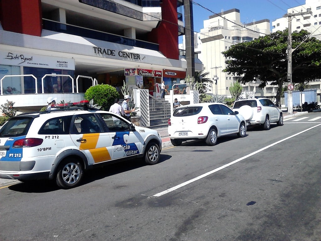Durante o dia de hoje foram aplicadas cerca de 20 multas por estacionamento irregular. Foto: João Thomazelli/Portal 27