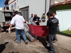 O corpo foi levado para o DML de Vitória. Foto: João Thomazelli/Portal 27