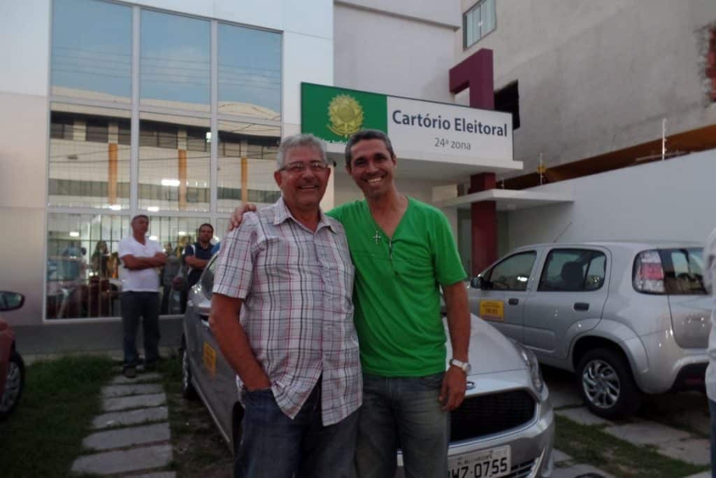 Manoel Couto (PT) e Franz Tristão (PTN) também estiveram no cartório na tarde de hoje. Foto: João Thomazelli/Portal 27