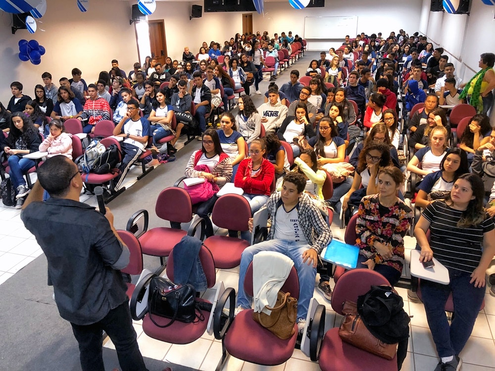 r famosa palestra para alunos de Fartura